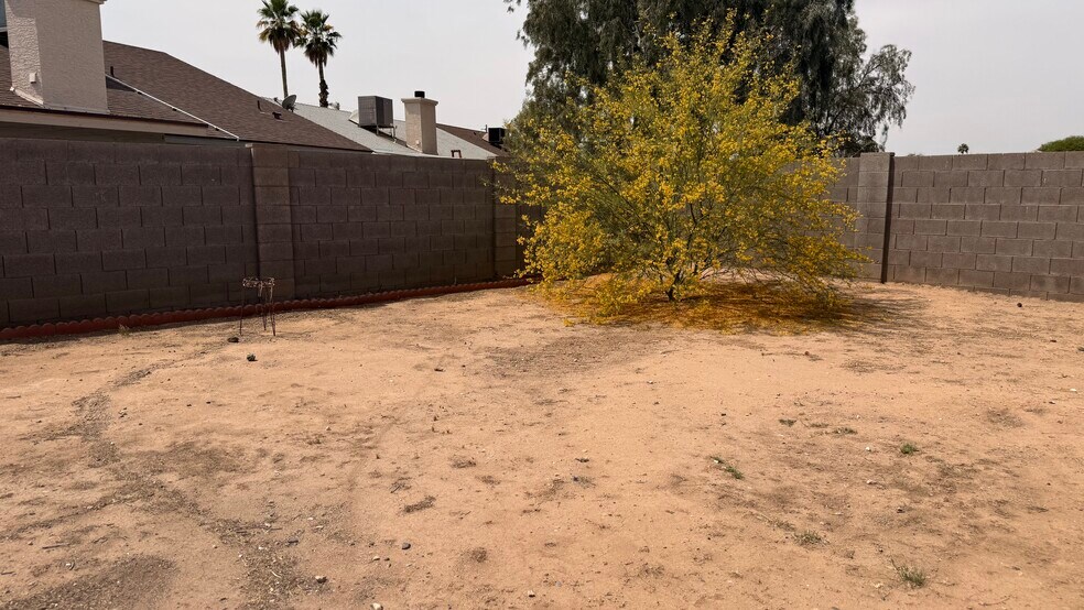 Building Photo - 10243 W Reade Ave