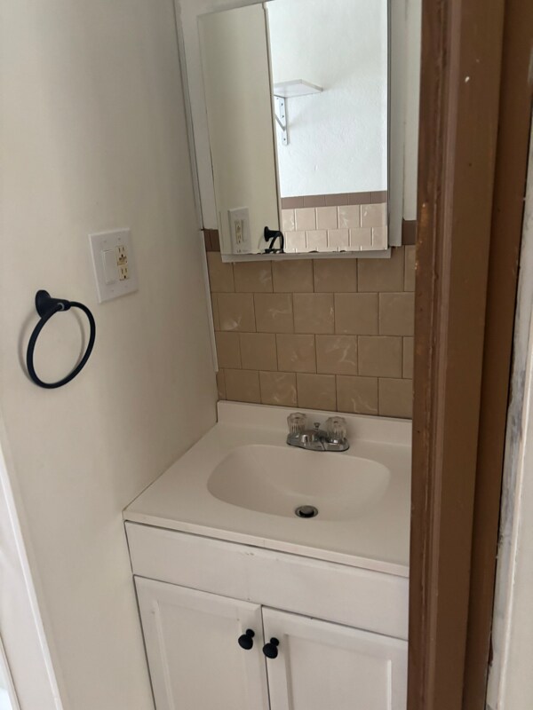 Building Photo - 611 N 3rd St