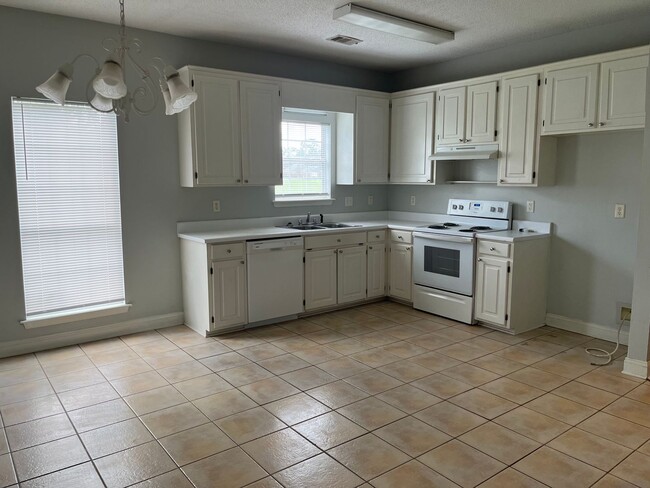 Building Photo - 250 Mayfield Dr