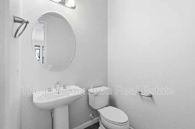 Building Photo - 2090 S Dorsey Ln