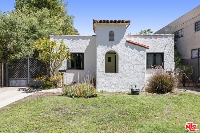 Building Photo - 11269 La Maida St