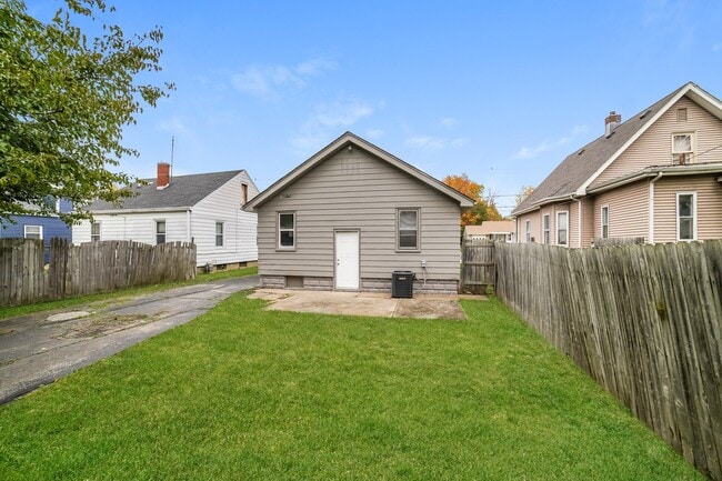 Building Photo - 504 E Forrest Hill Ave