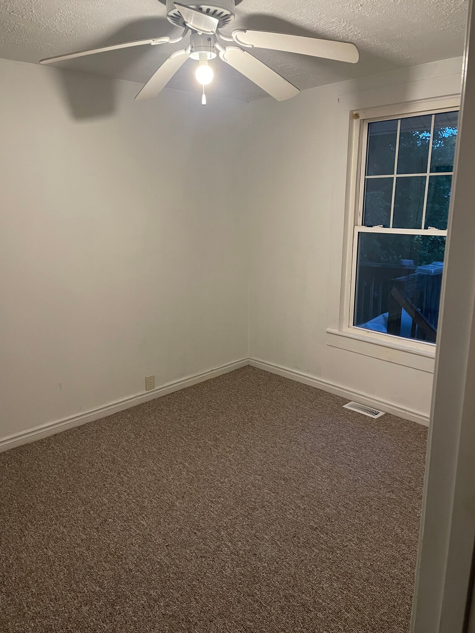 Building Photo - 74 Sunset Cir