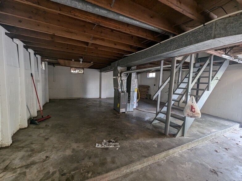Building Photo - 630 NE 90th St