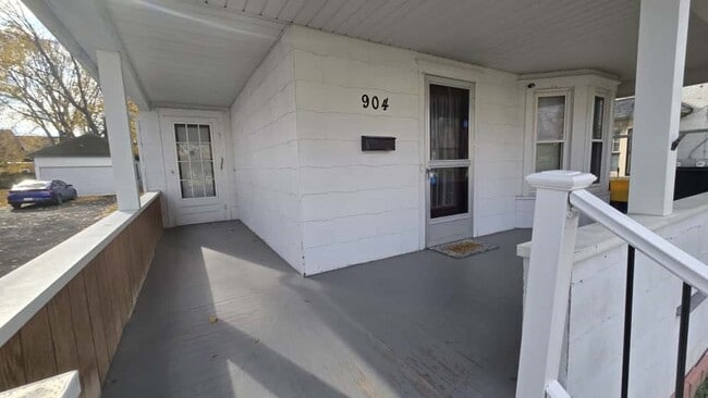 Building Photo - 904 Broad St