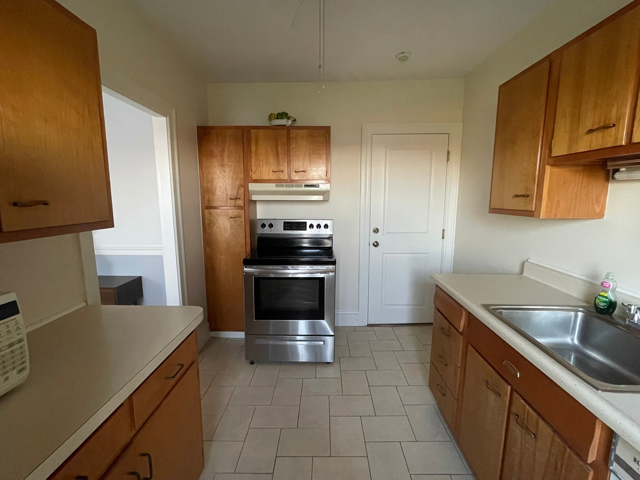 Kitchen with 2nd entrance / exit door - 11 Ricker Park