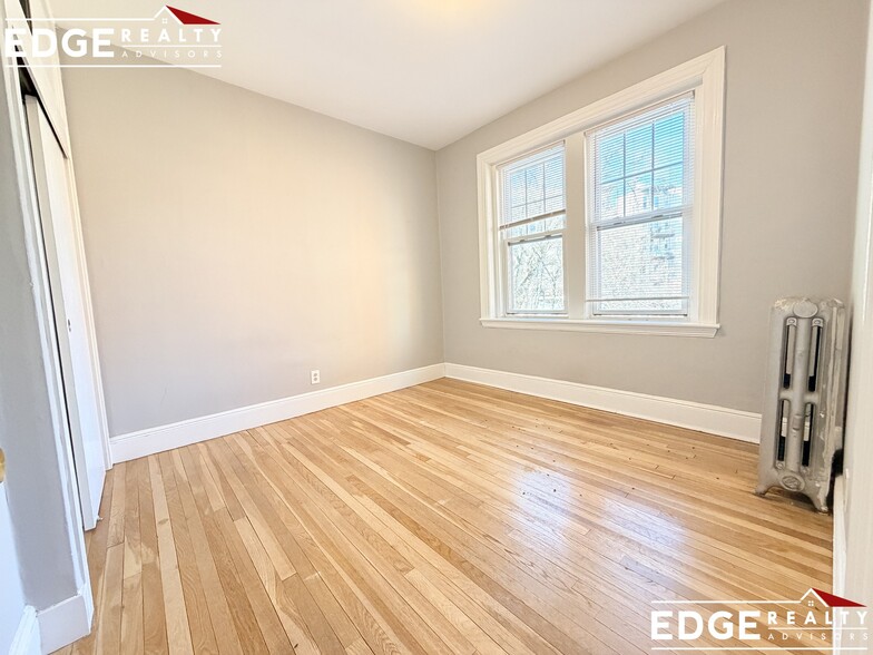 Building Photo - 25 Mt Hood Rd