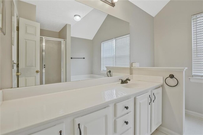 Building Photo - 4910 Lakebrooke Run
