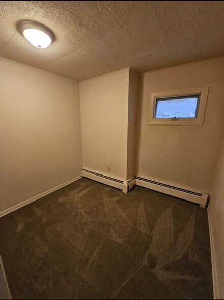 Den / Office - 166 4th St