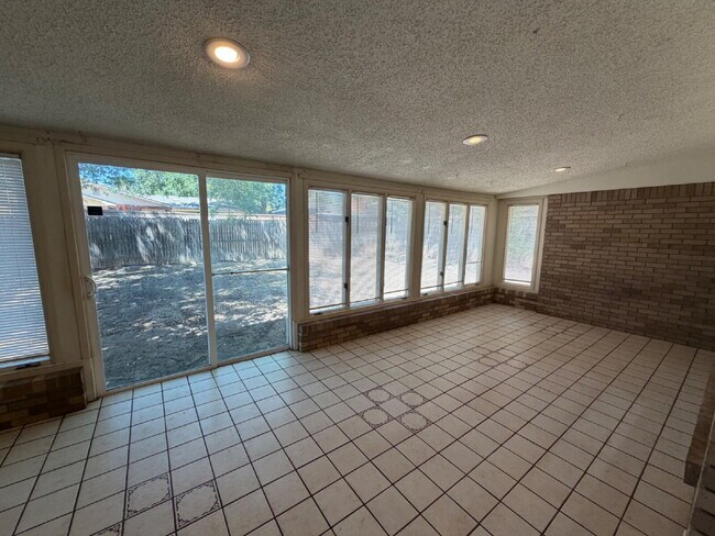Building Photo - Spacious Home Across the Street from Leftwich Park & Next Block From The Elementary!