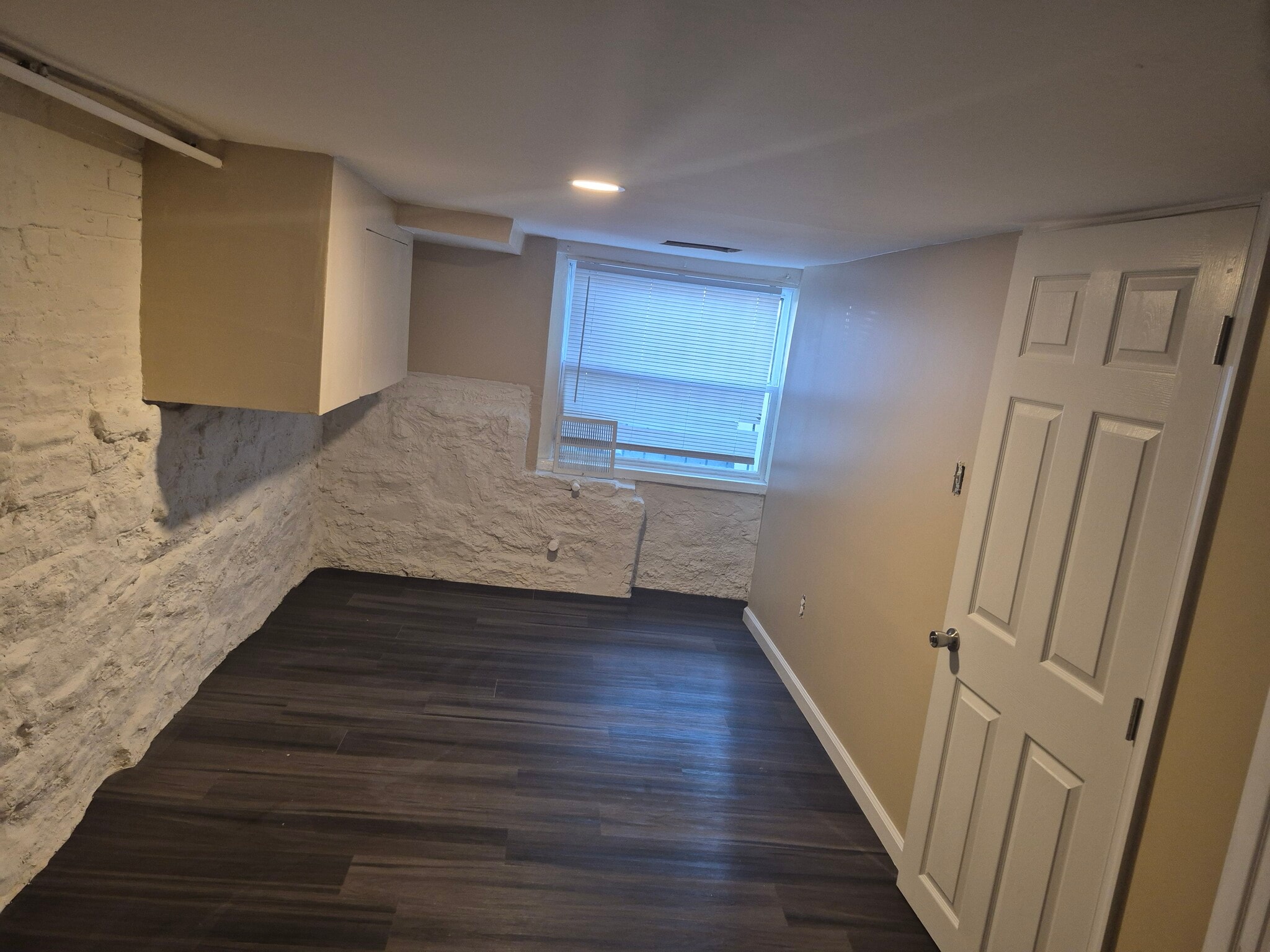 Building Photo - 2611 E Fayette St