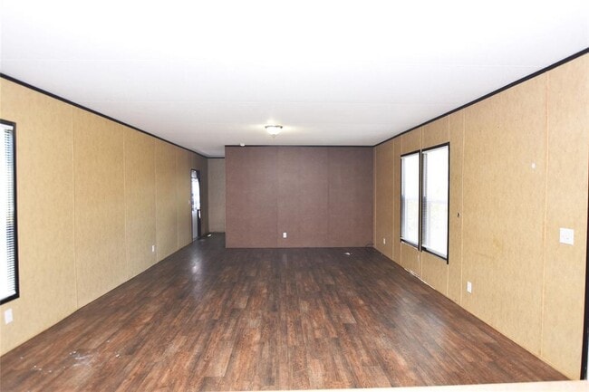 Building Photo - 215 Live Oak St