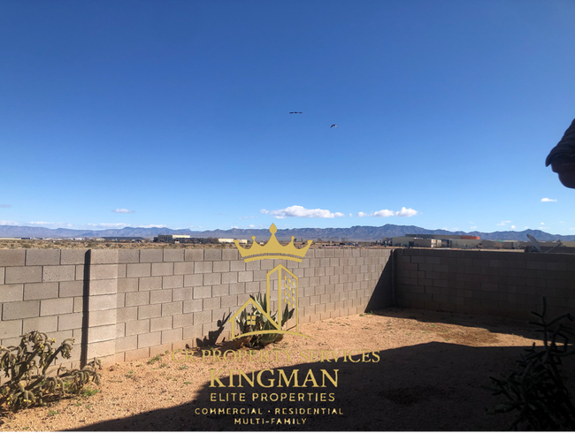 Building Photo - Beautiful 3 bed 2 bath Split Floor plan home - Near KRMC Hualapai Mountain Campus