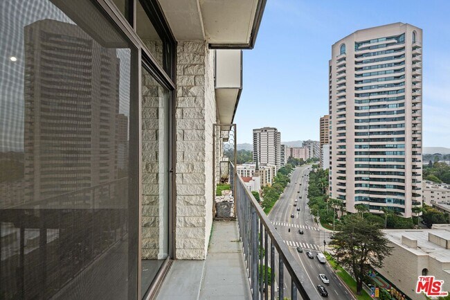 Building Photo - 10535 Wilshire Blvd