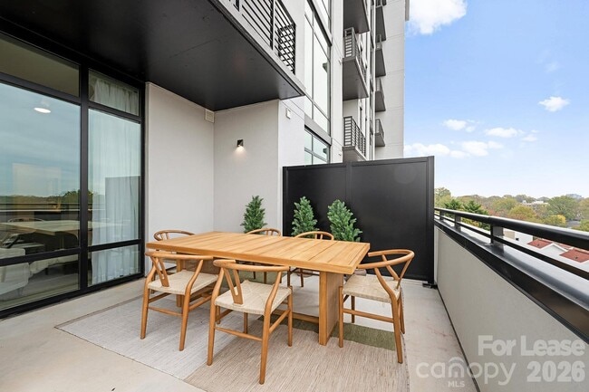 Building Photo - 2025 Cleveland Ave