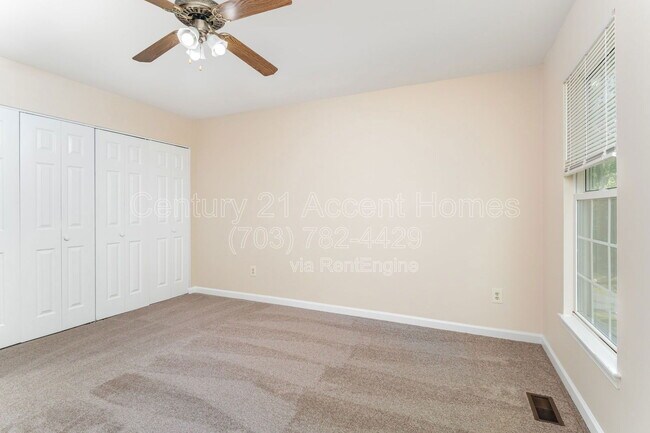 Building Photo - 16 Twin Lake Ct