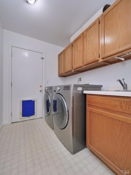 Building Photo - 3500 Crownridge Dr
