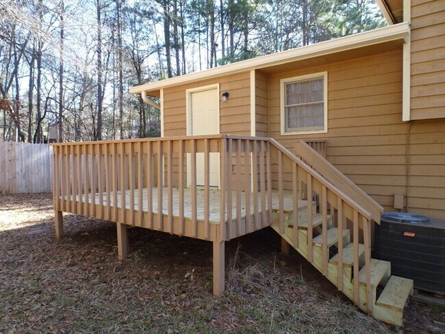 Building Photo - Great location, large wooded and fenced ya...