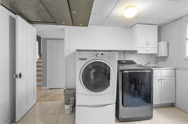 Building Photo - 608 Lavergne Ave