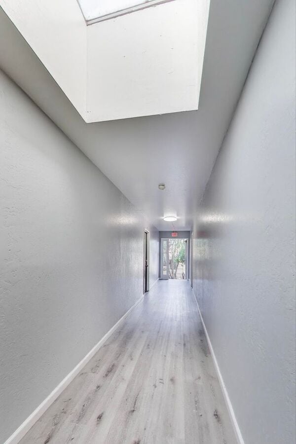 Building Photo - 22555 Linden St