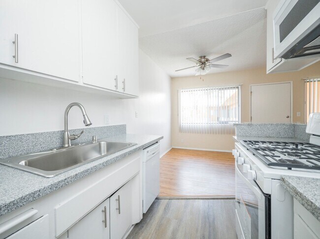 Building Photo - 1166 S. Crenshaw Blvd