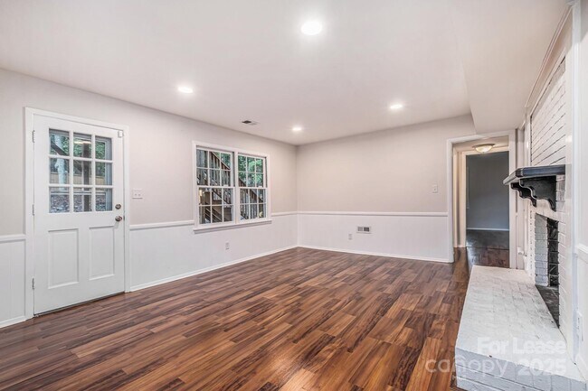 Building Photo - 701 McNabb Ct