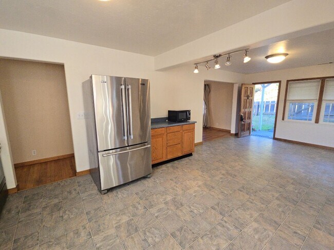 Building Photo - 1316 Rohnerville Rd