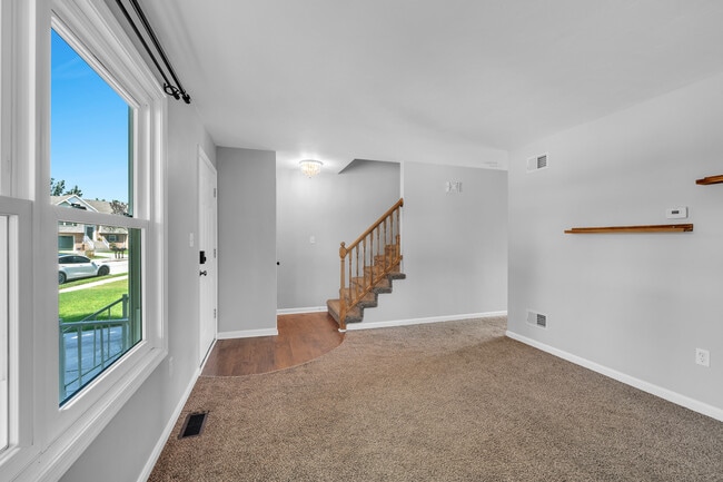 Building Photo - 41 Squire Cir