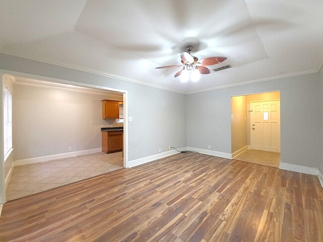 Building Photo - 308 Lakeview St