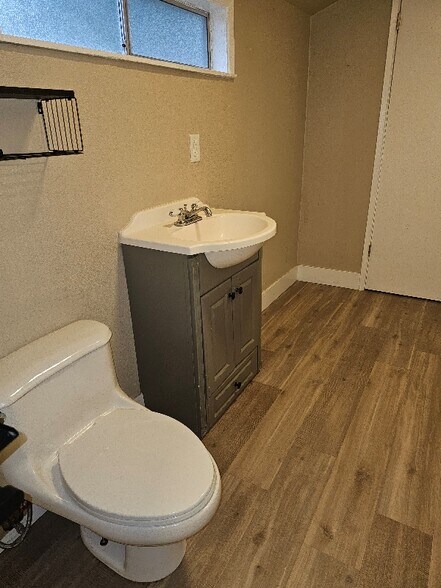 Building Photo - 590 Dee Ct