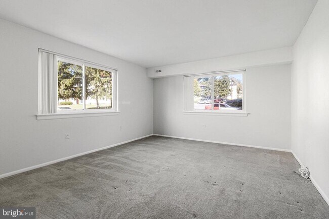 Building Photo - 11370 Cherry Hill Rd