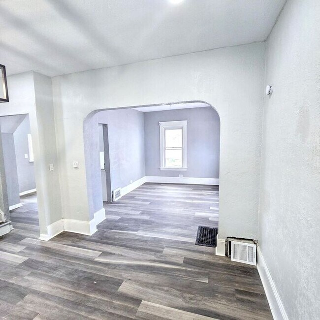 Building Photo - 3-Bedroom Home with Attic and Basement in ...