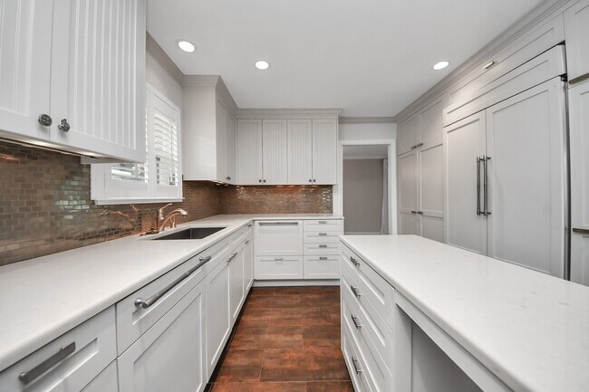 Building Photo - 6403 Waltway Dr