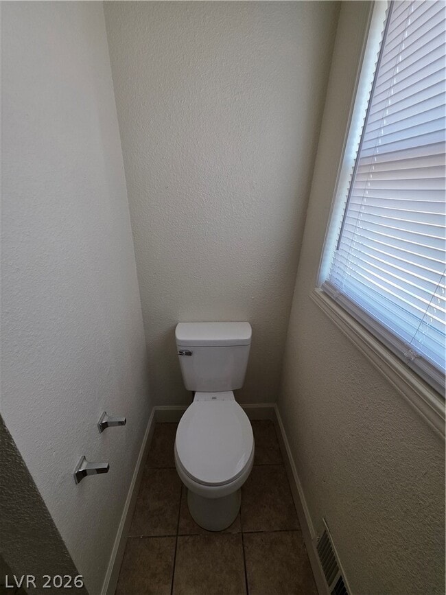 Building Photo - 1590 Mustang Dr