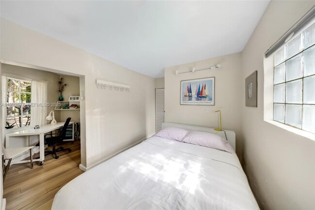 Building Photo - 1840 Tigertail Ave