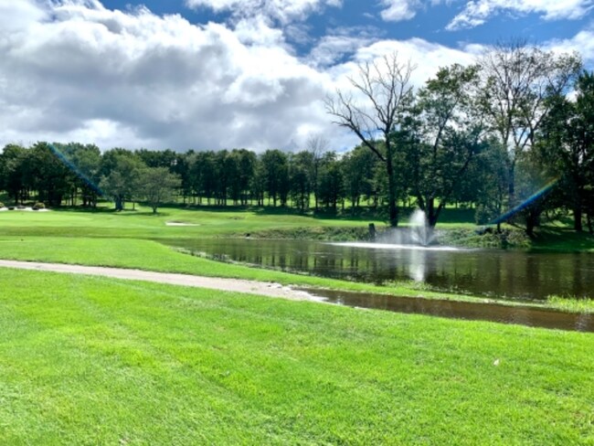 Building Photo - 186 Davos Rd