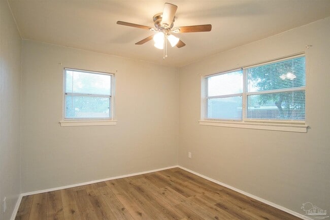 Building Photo - 160 Vassar Dr
