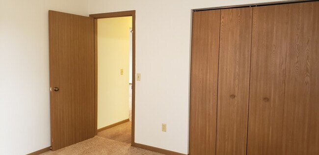 Building Photo - 622 Seminole Way