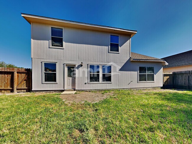 Building Photo - 2602 Daryns Landing Dr