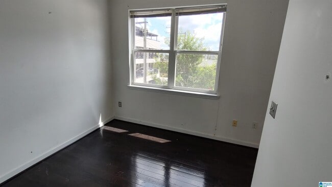 Building Photo - 2020 5th Ave S