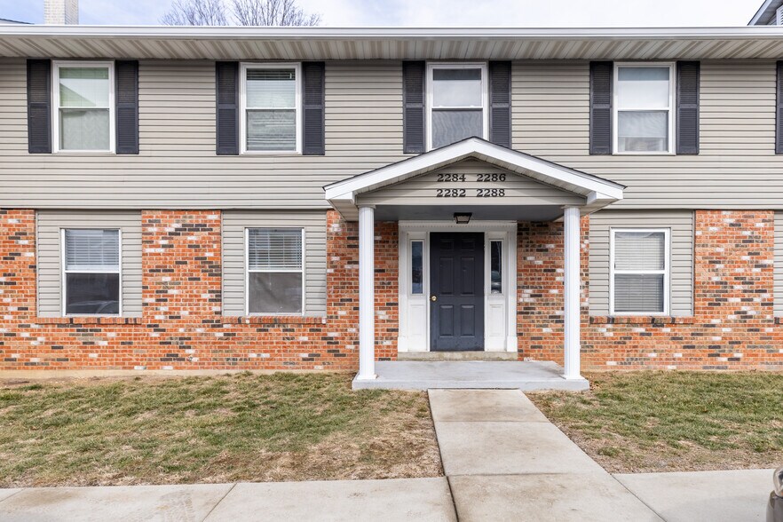 Building Photo - 2282 Highland Hill Dr