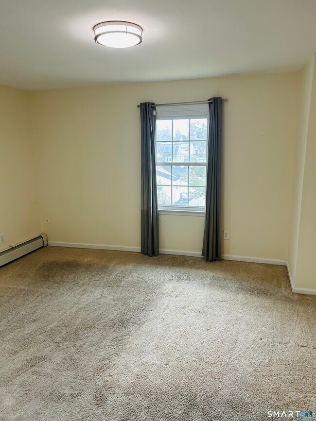 Building Photo - 82 Sunrise Ave