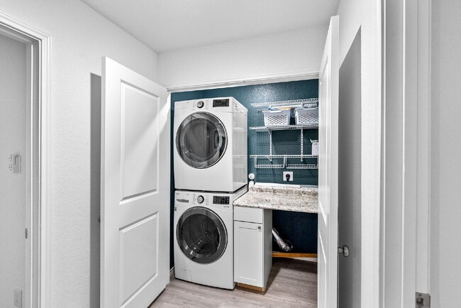 Building Photo - 2 WEEKS FREE RENT with any Lease Signed by June 2026!!!