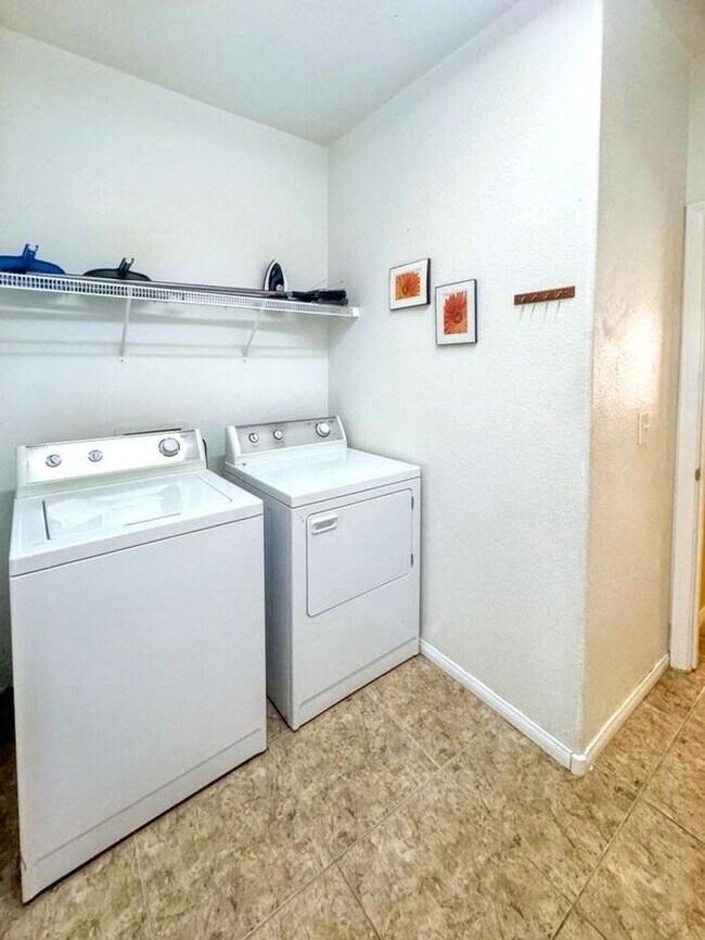 Building Photo - Welcome to your new home in North Las Vega...
