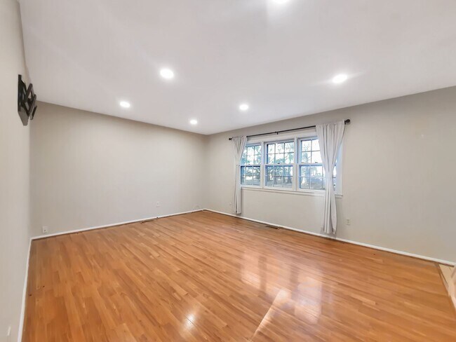 Building Photo - Rare Find! Private 4BR / 2.5BA Home on Nea...