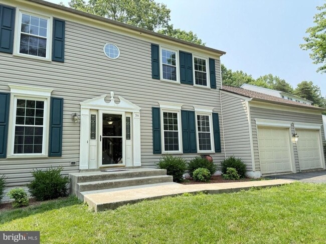 Primary Photo - 36 Westhampton Ct