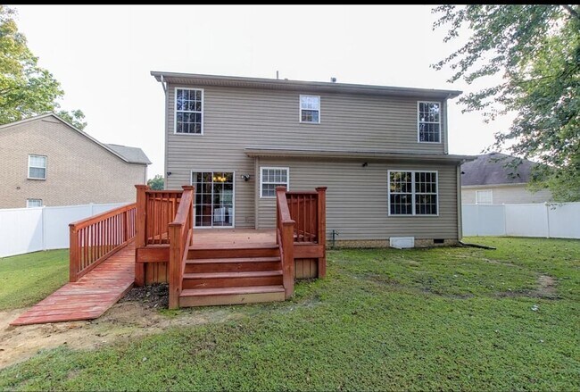 Building Photo - 3 Bedroom with Fenced Yard