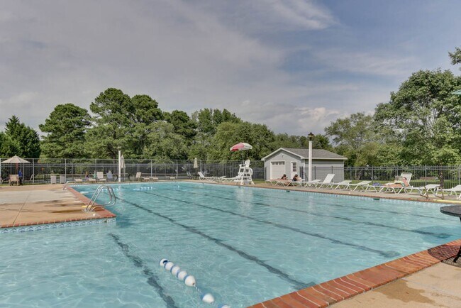 Building Photo - Updated 3-Bedroom Yorktown Townhouse with Private Yard and Community Amenities