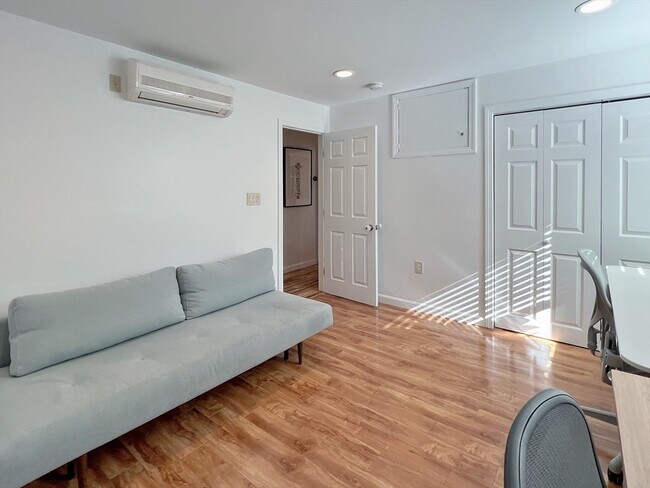Building Photo - 14 Sabina Way