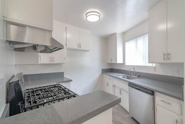Building Photo - 8556 Cashio St